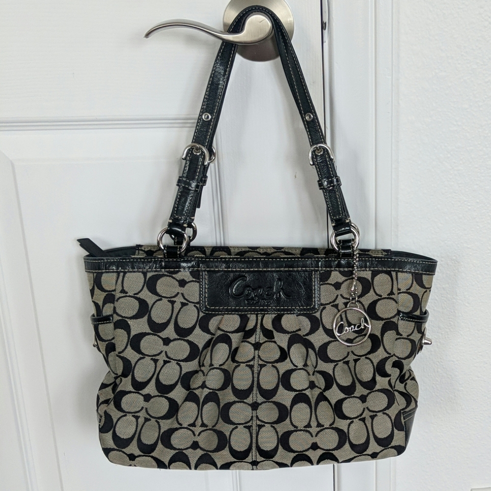 Coach Signature Hampton Black Shoulder Bag